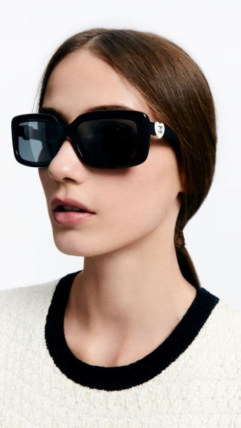 chanel glasses heart logo|Charming Hearts – CHANEL Eyewear .